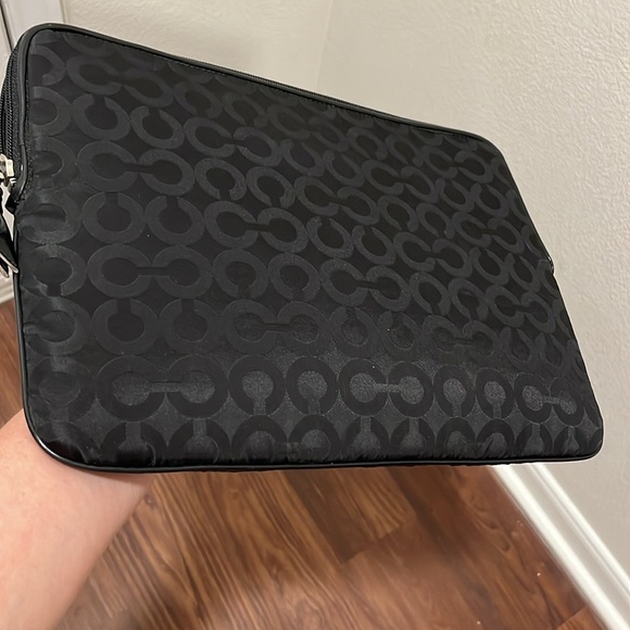 COACH Black Signature Logo C Padded Pockets Desk Top Zip Around Case - Picture 2 of 12